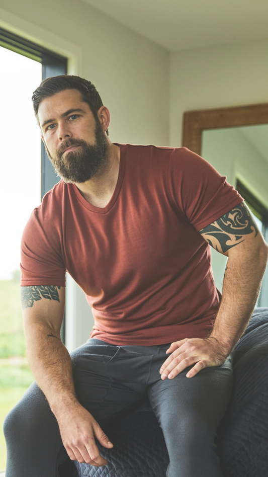 Men’s V-Neck T-shirt – Merino Blend 180gsm, Cinnamon